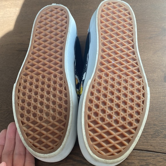 Vans - Picture 4 of 5